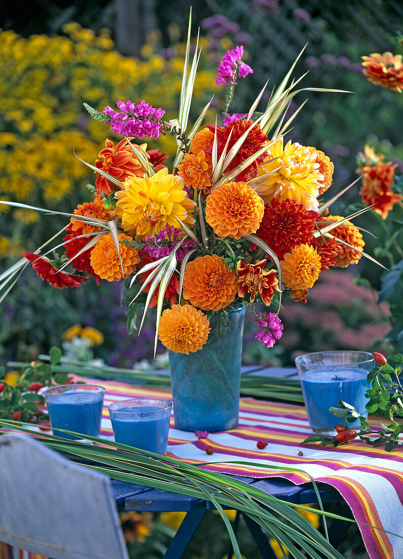 Spätsommerstrauß aus Dahlia (Dahlien)