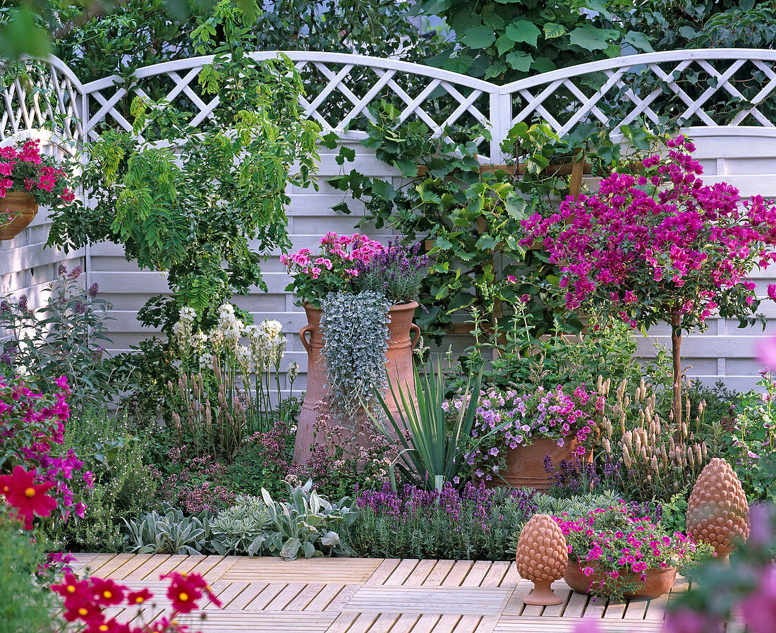 Terrace bed with Mediterranean ambience