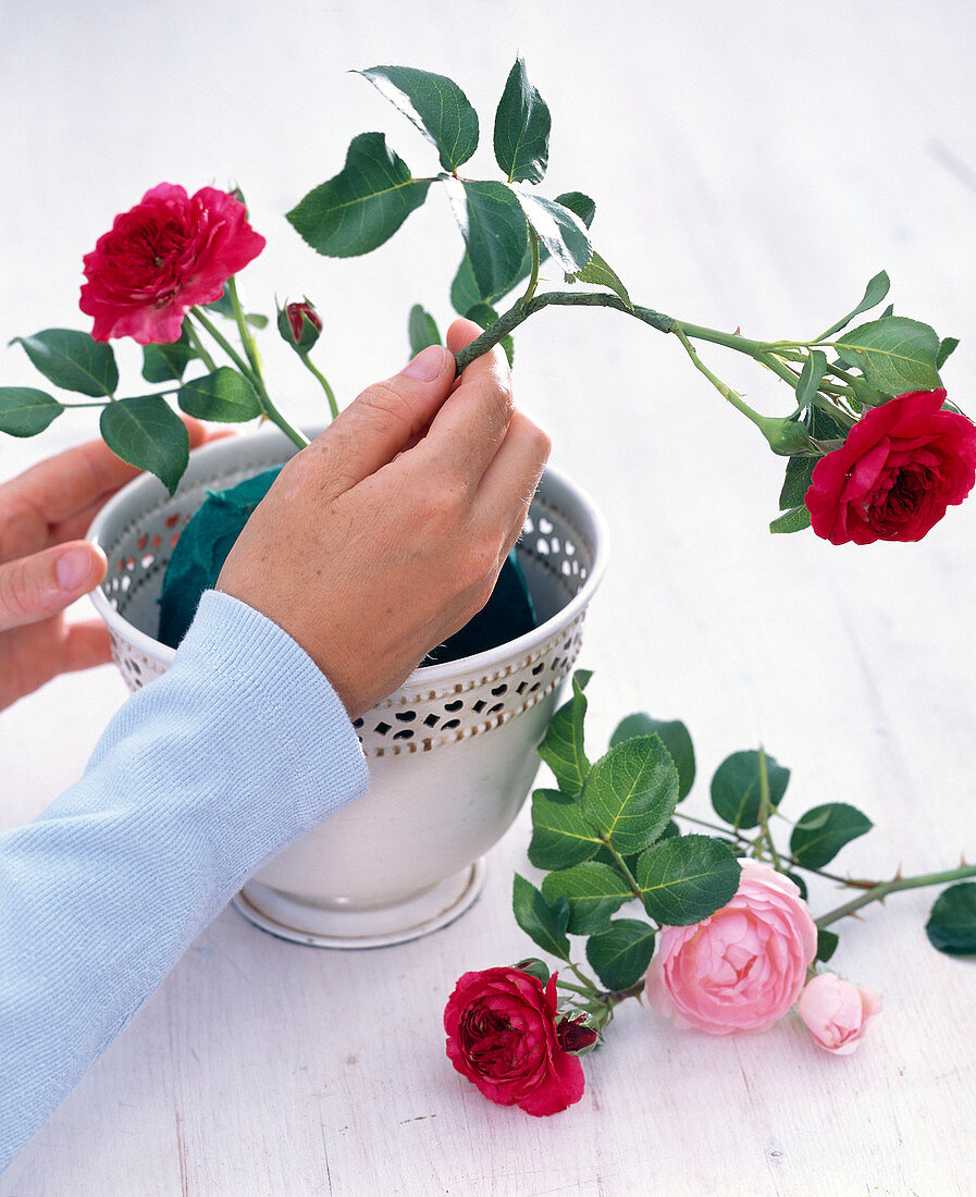 Arrangement with bent roses (6/7)