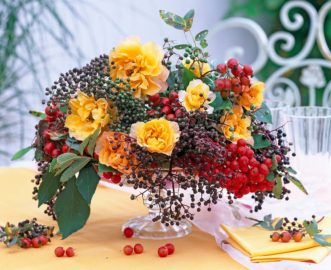 Autumn arrangement with pink (roses) and berries