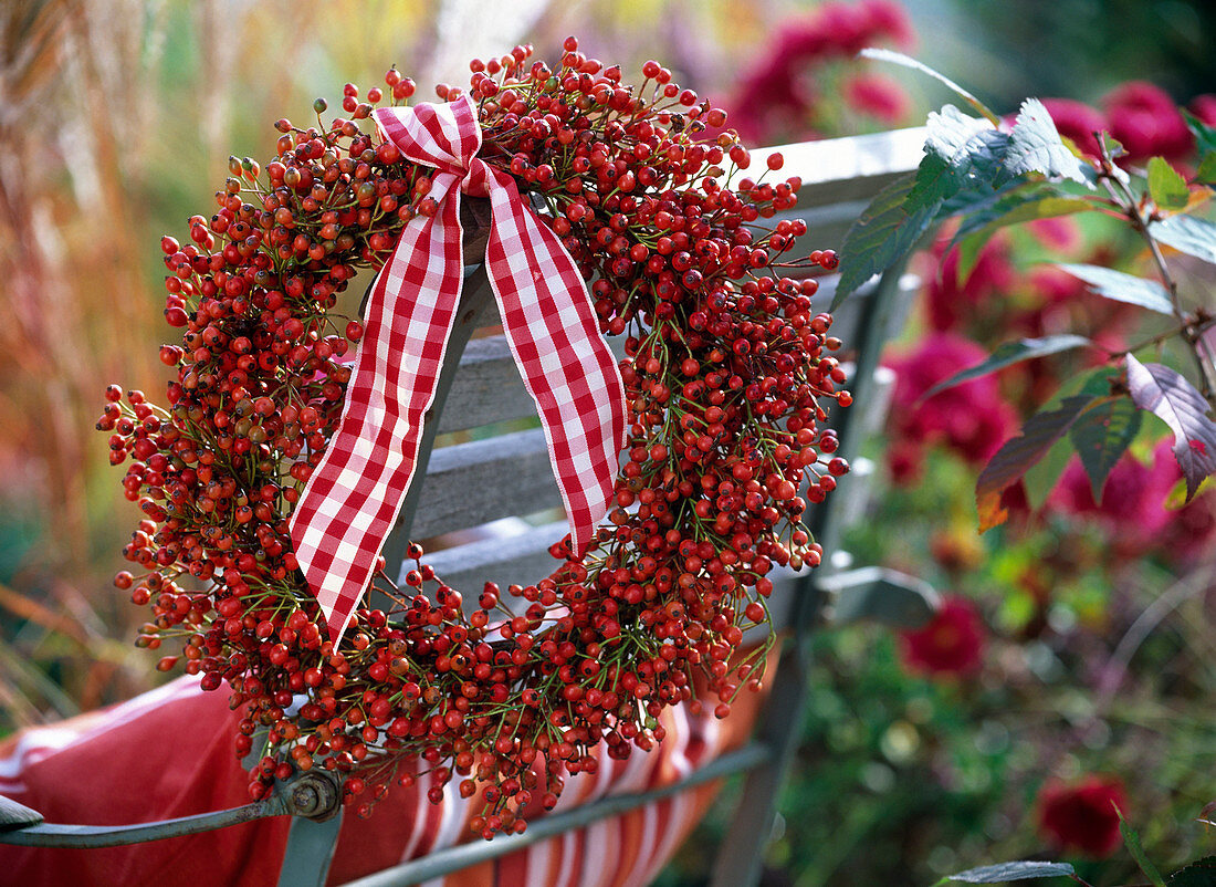 Herbst Beeren Früchte Hagebutten Kränze