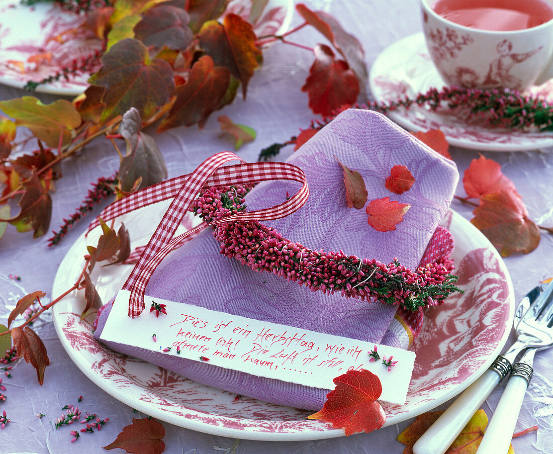 Wreath of Calluna (broom heather) around purple napkin