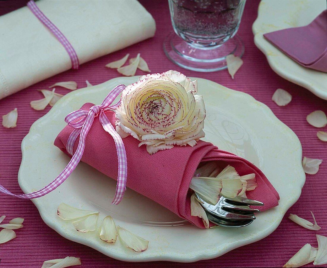 Ranunculus flower as napkin decoration