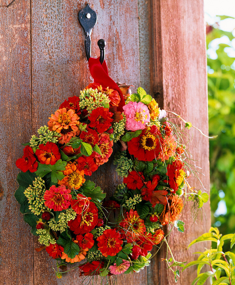 Wreath with zinnia, geranium, sedum