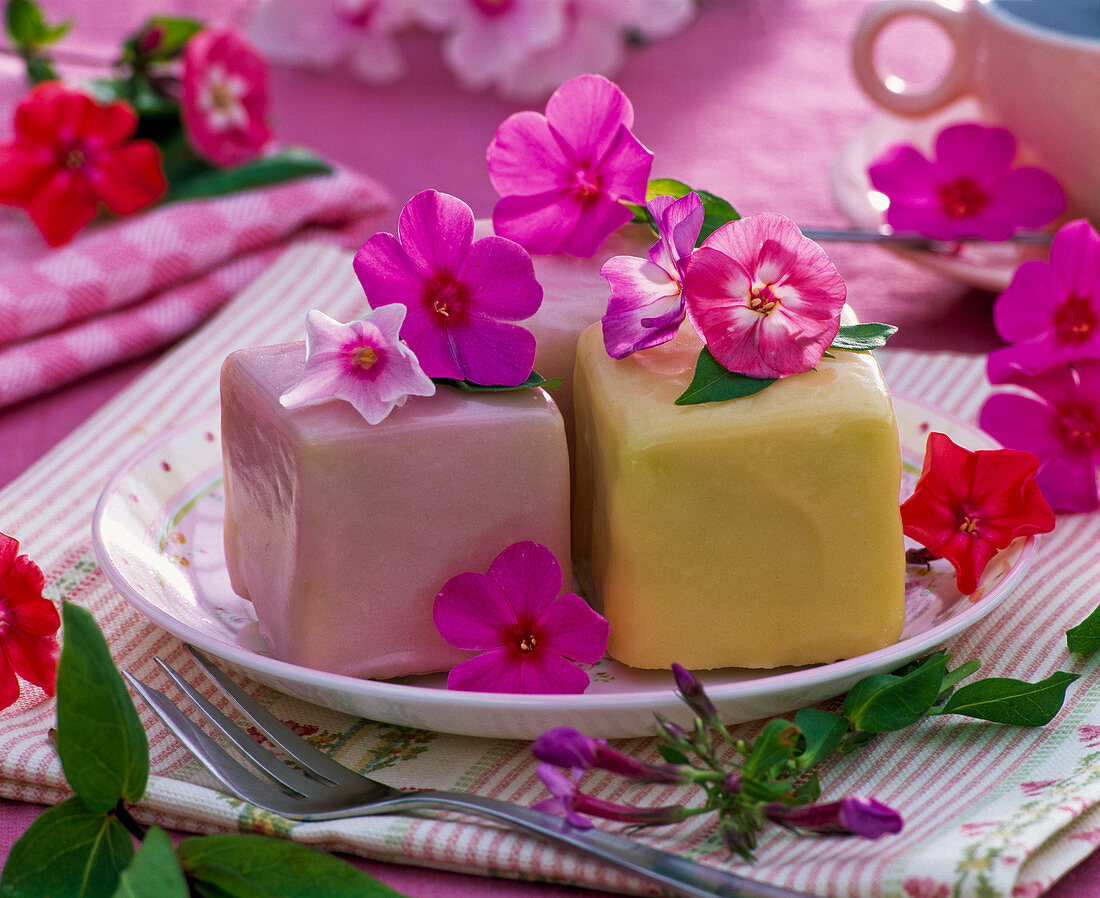 Phlox flowers on petit fours, fork