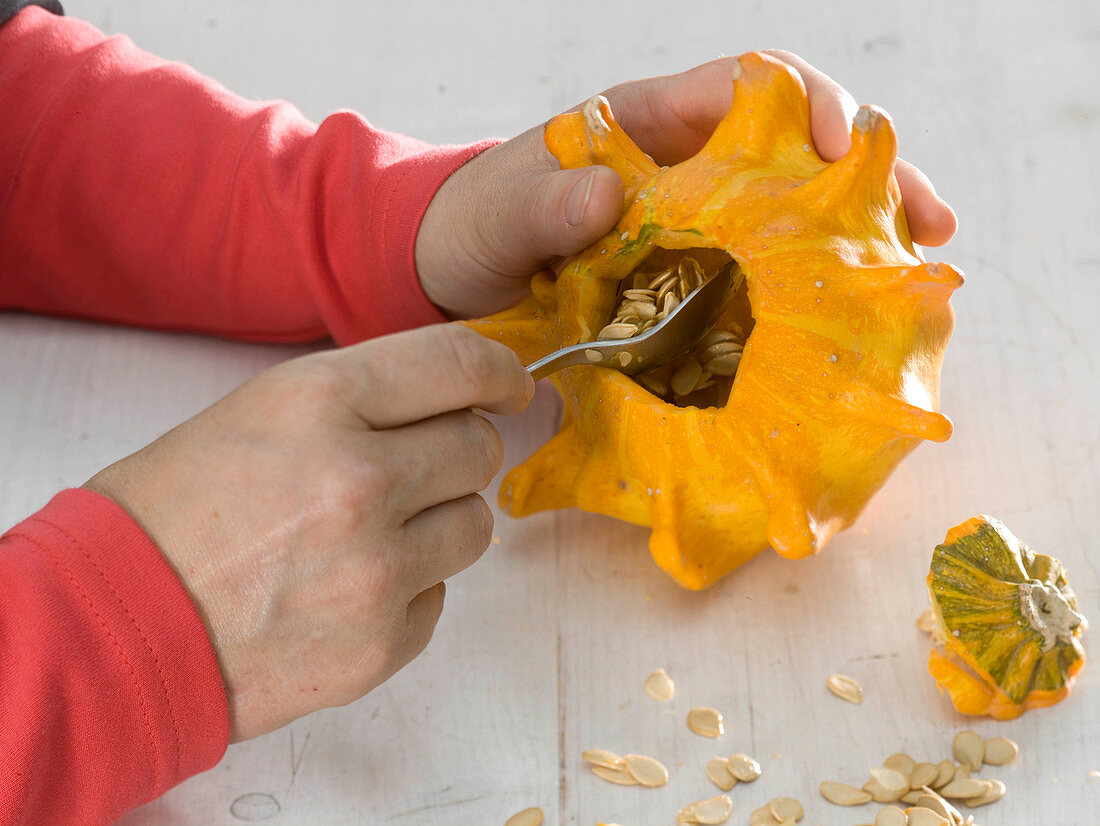 Ornamental pumpkin as candle holder (3/6)