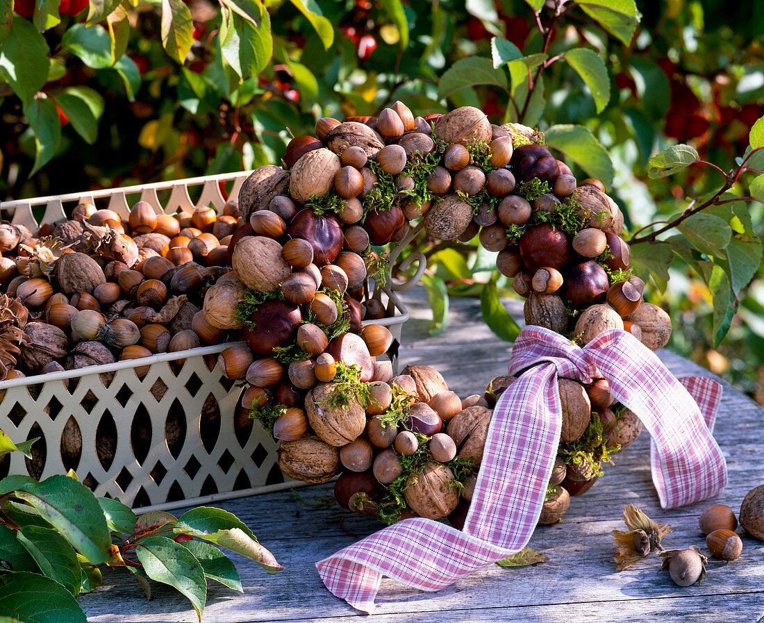 Nut wreath: 4/4