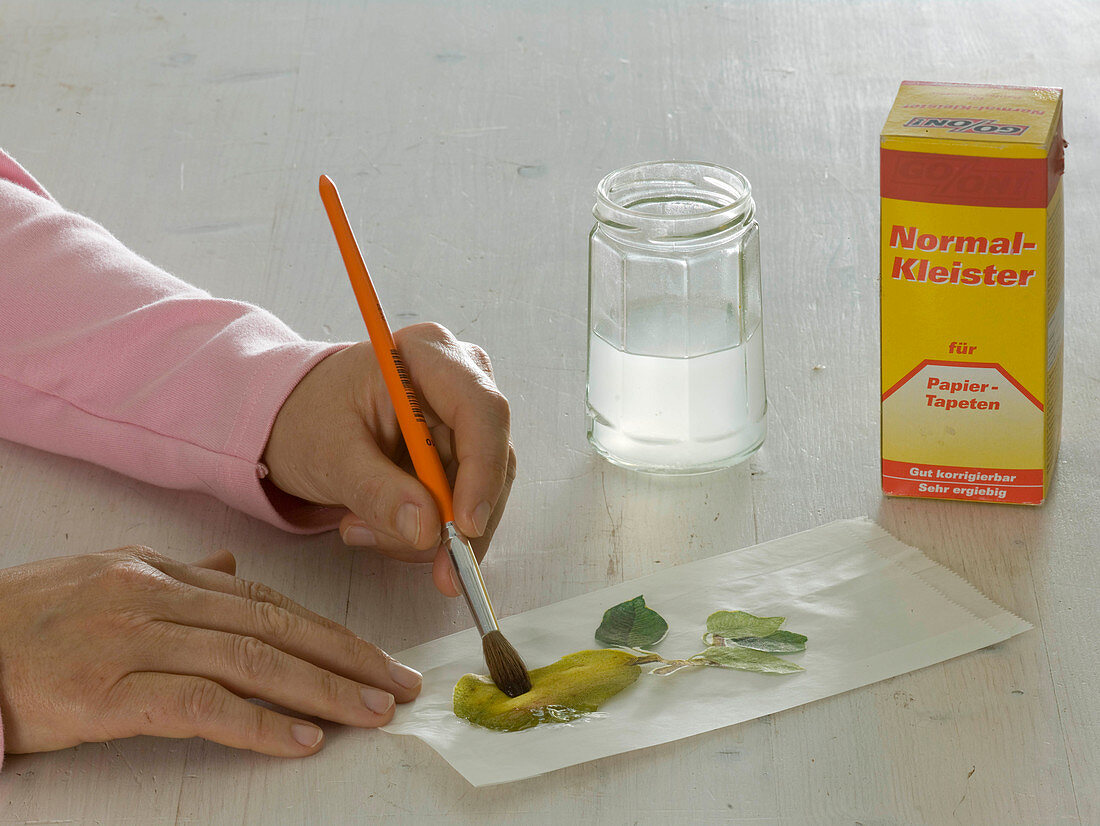 Butterbrottüten mit Serviettentechnik als Windlichter: 4/5