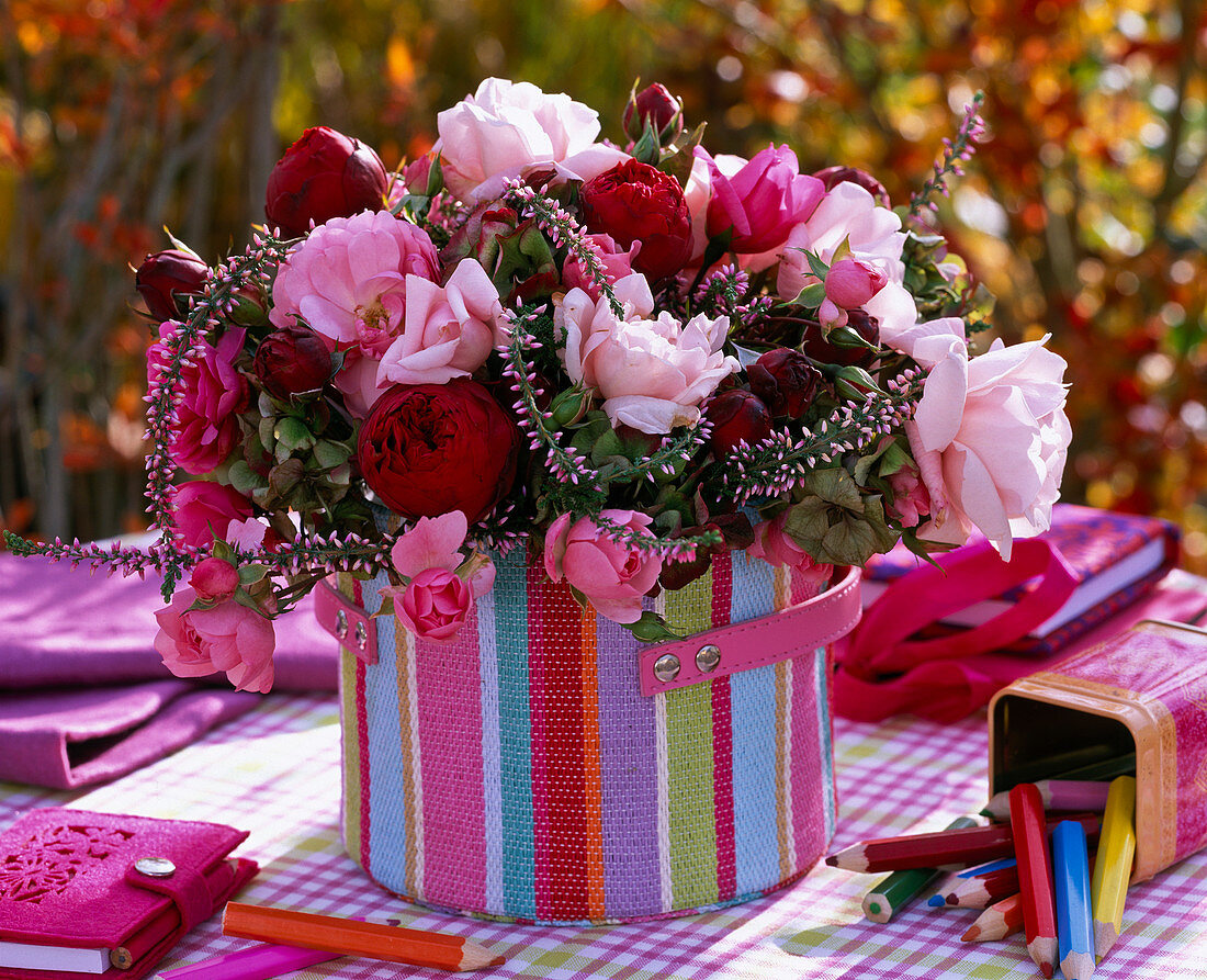 Strauß aus Rosa (Rosen), Calluna (Besenheide), Hydrangea (Hortensien)