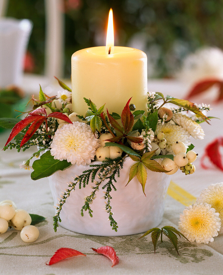 Wreath of Chrysanthemum (autumn chrysanthemum), Calluna (broom heather)