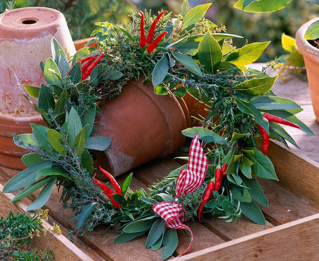 Salvia wreath, rosemary, thymus