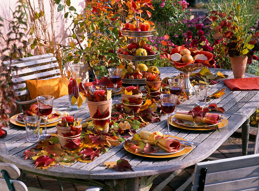 Leaves, apple table decoration, table runner with autumn leaves and malus