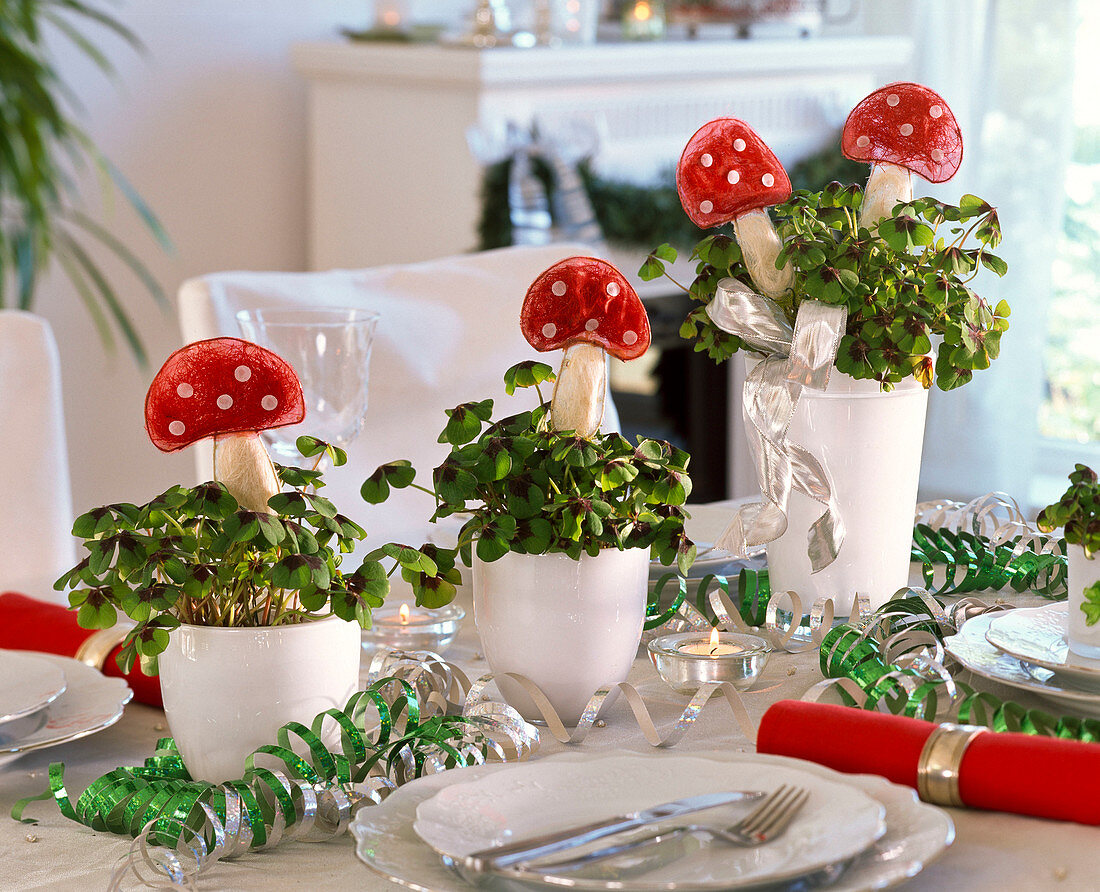Table decoration for New Year's Eve with oxalis (lucky clover) with toadstools