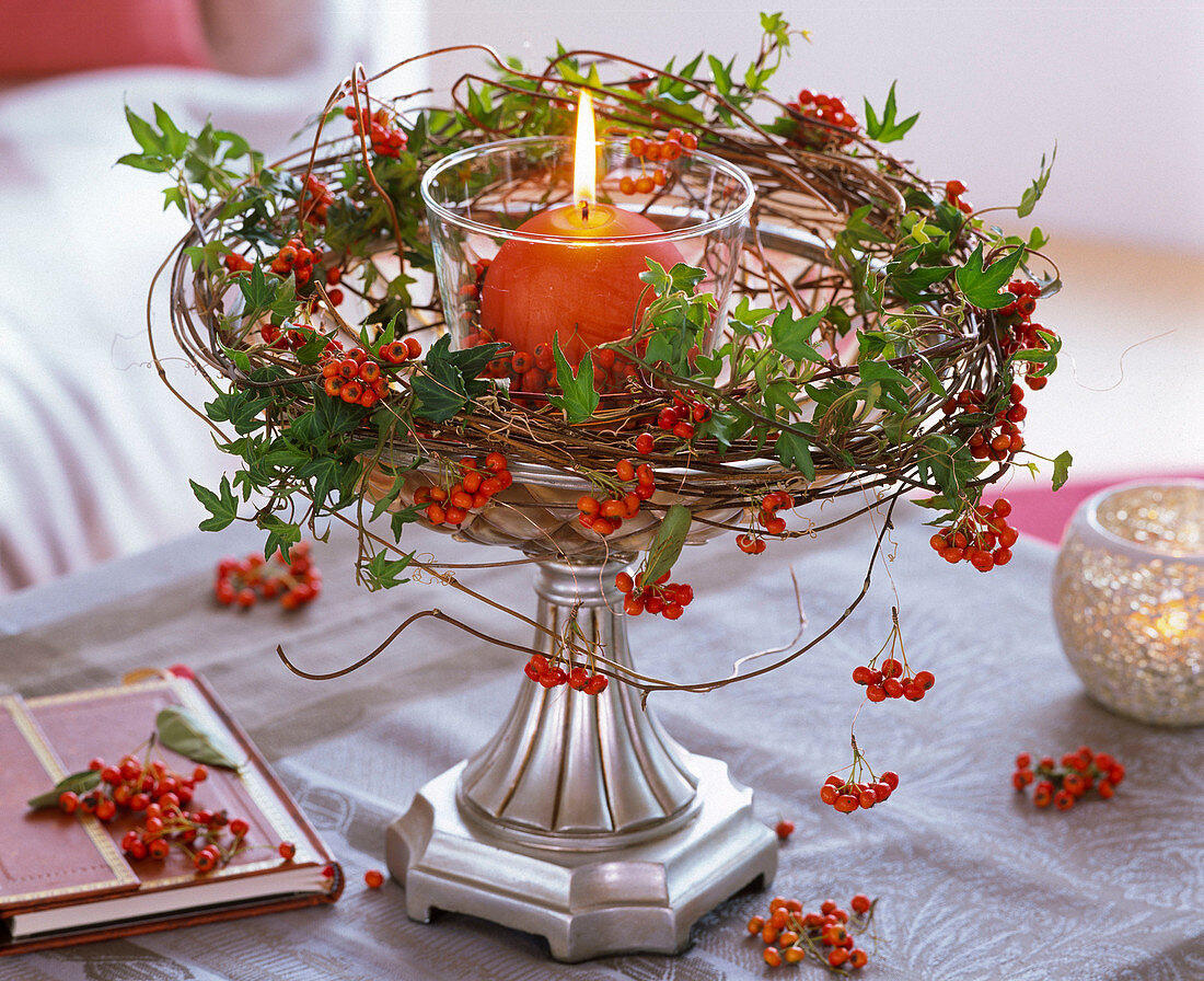 Wreath of vitis (grapevine), pyracantha (firethorn), hedera (ivy)