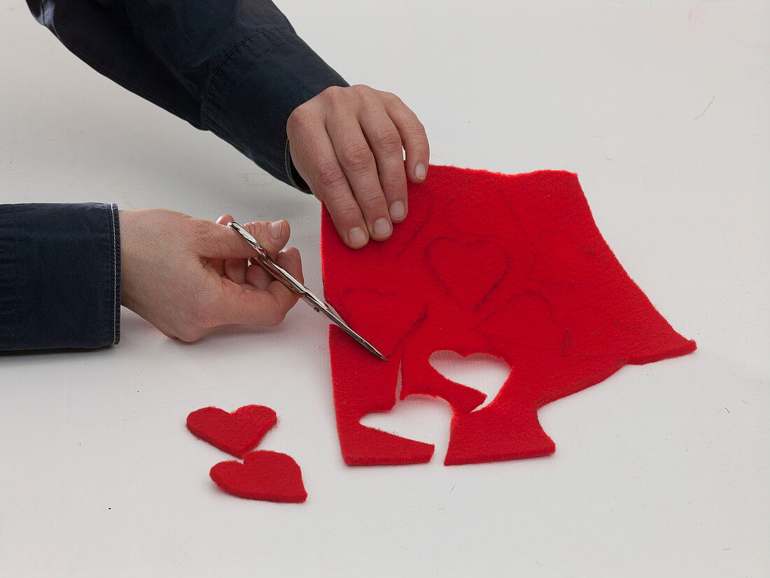 Rose bouquet with red felt hearts