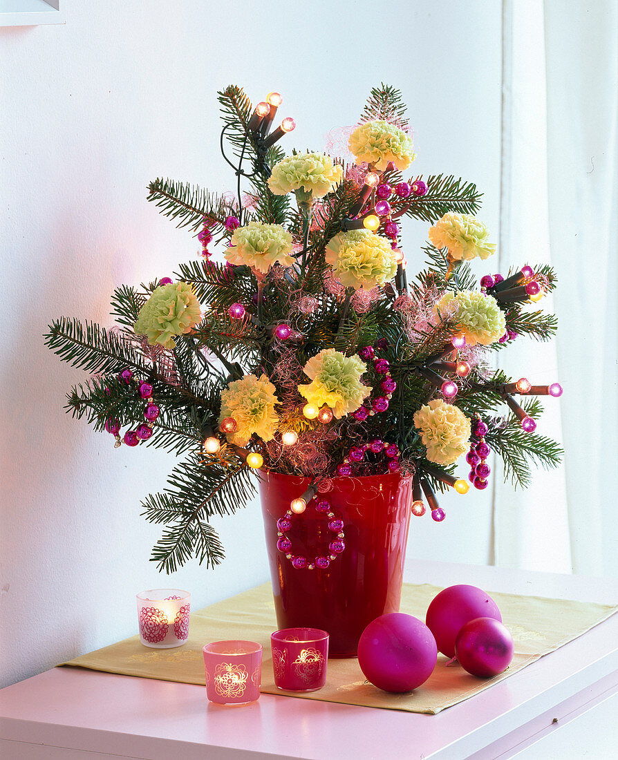 Christmas bouquet with dianthus (carnations)