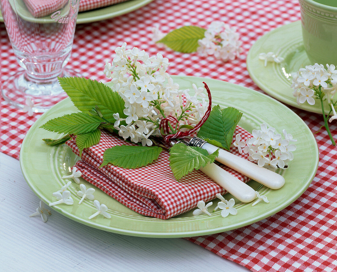 Table decoration with white lilac