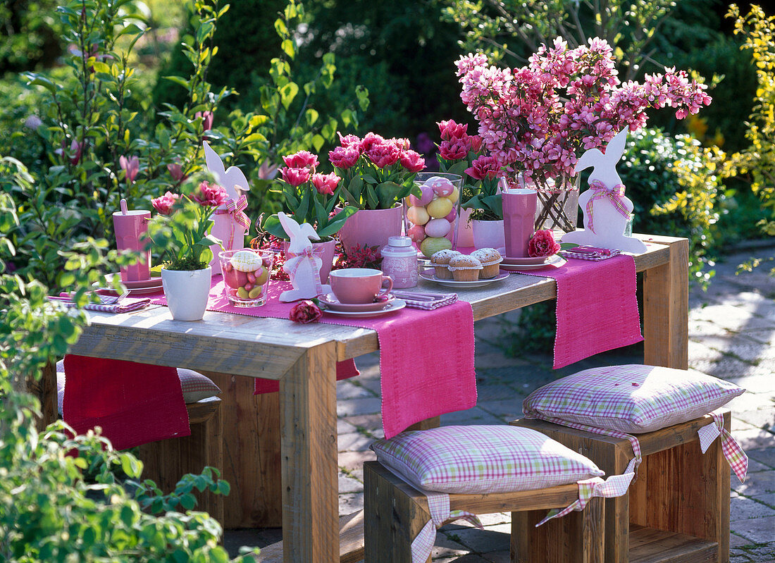 Pink table decoration with tulips for Easter