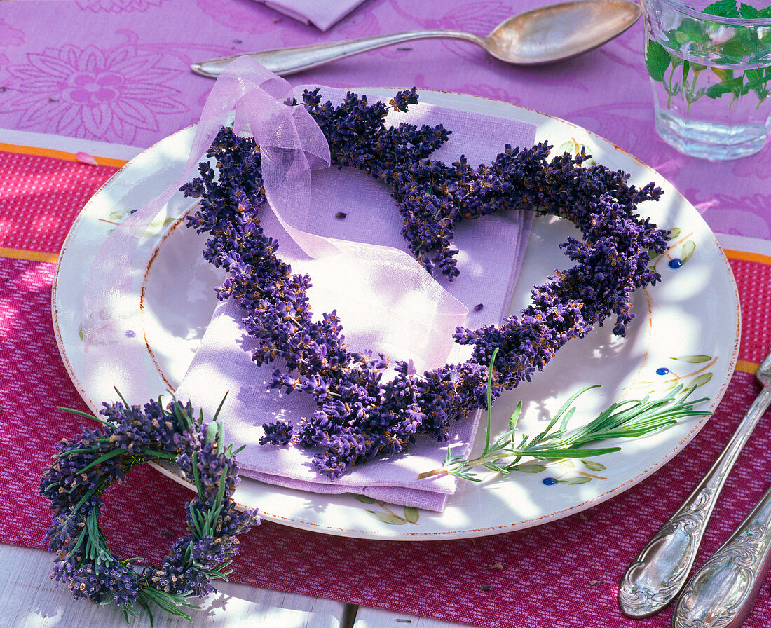 Wreath round and in heart shape made of lavandula as napkin decoration