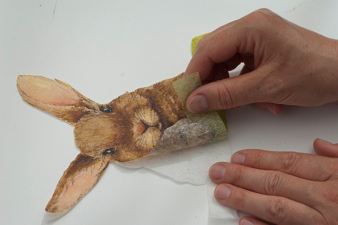 Wooden basket with napkin technique bunny: 3/5