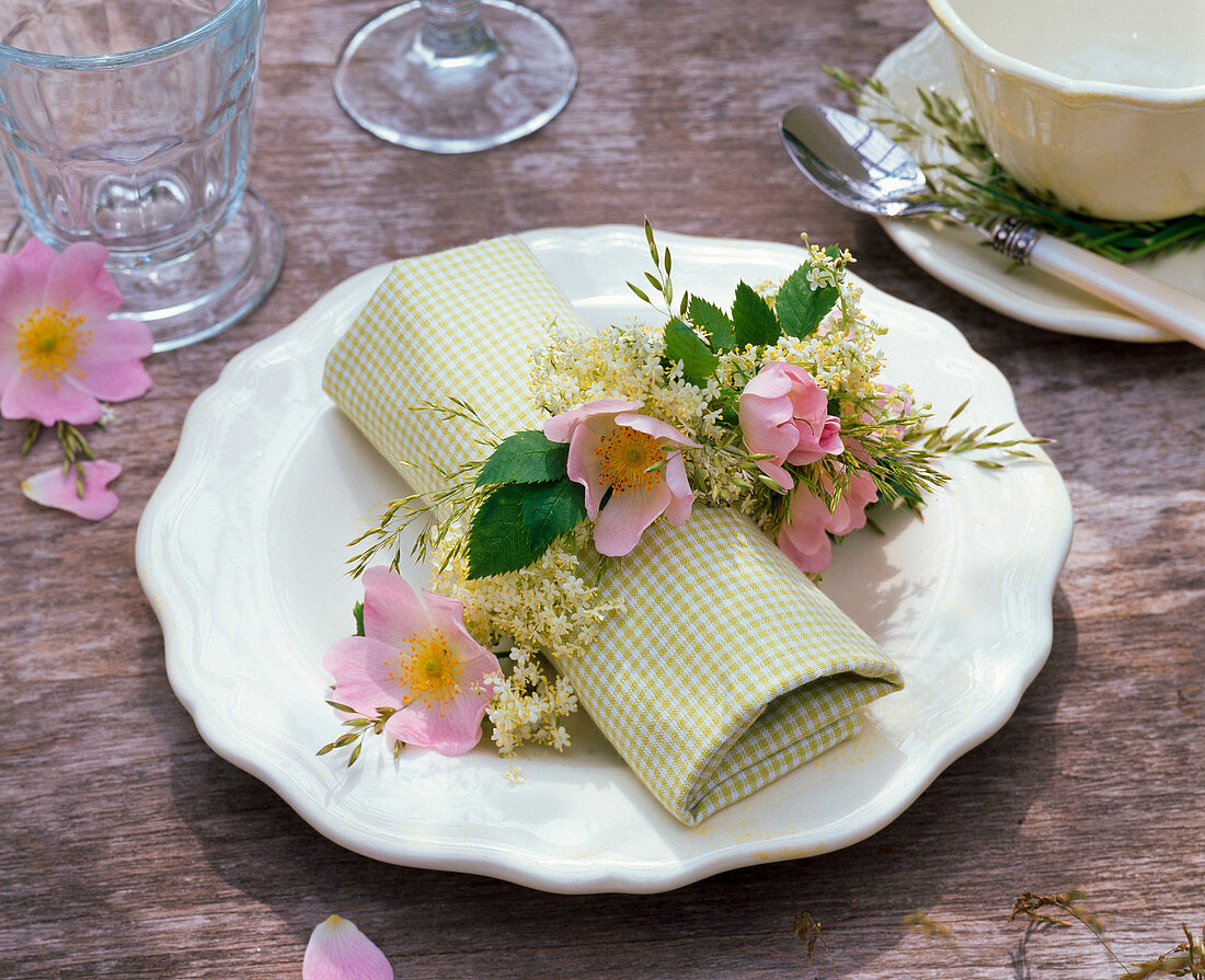 Napkin ring made of pink (rose), sambucus (elderberry) and grasses