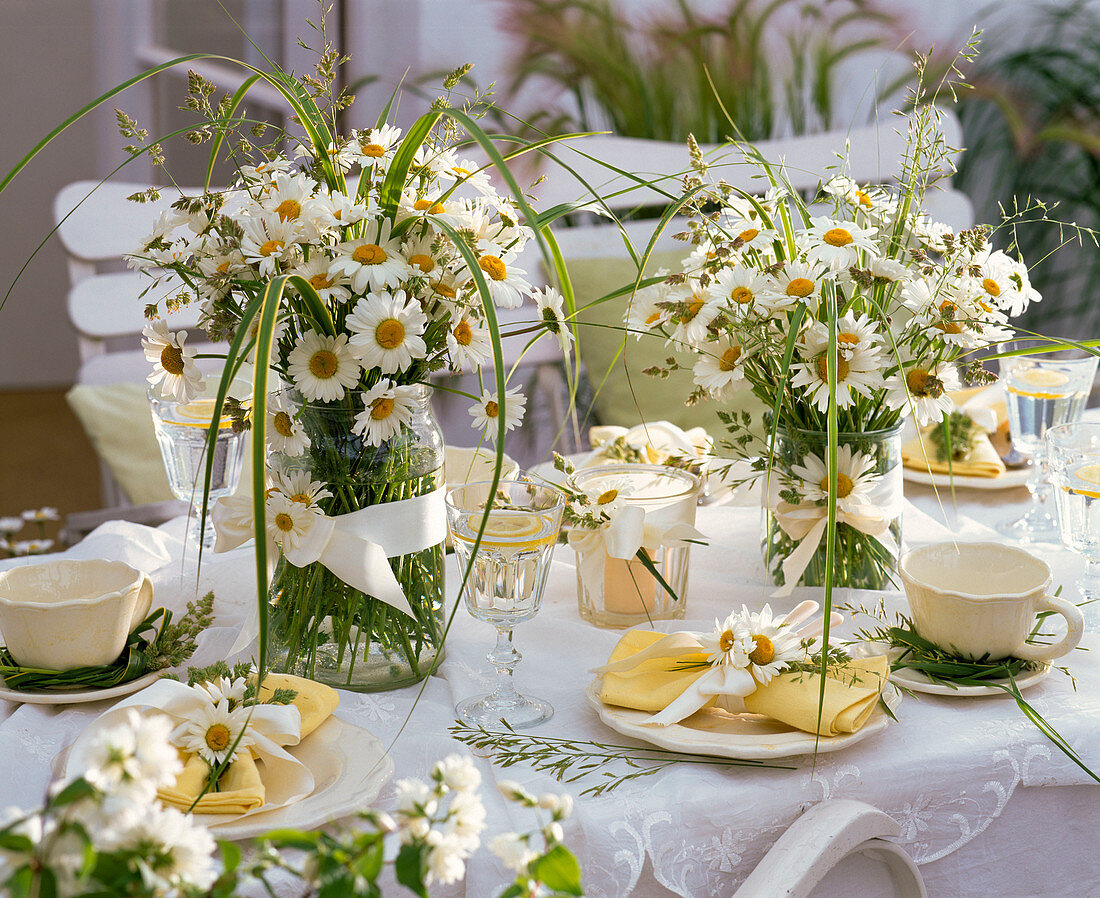 Table decoration with daisies and grasses