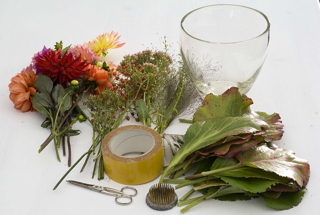 Dahlia bouquet in leaf vase