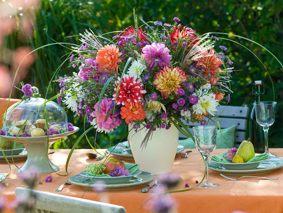 Autumn bouquet with Dahlia (dahlias), Aster (autumn asters), Miscanthus