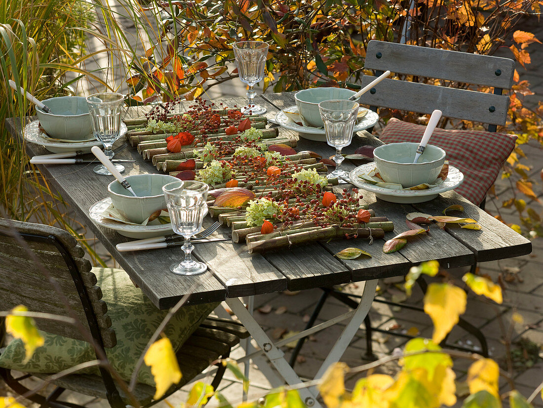Table runner from Fallopia (giant knotweed)