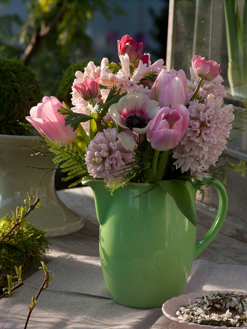 Hyacinthus (hyacinth), Tulipa (tulip), anemone