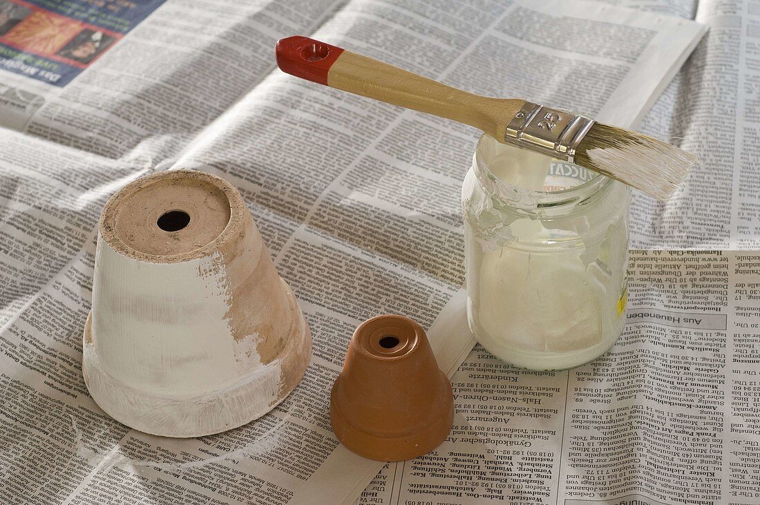 Shelf and pots with napkin technique 1/6