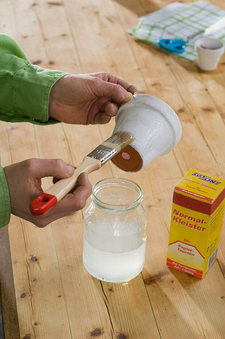 Shelf and pots with napkin technique 3/6