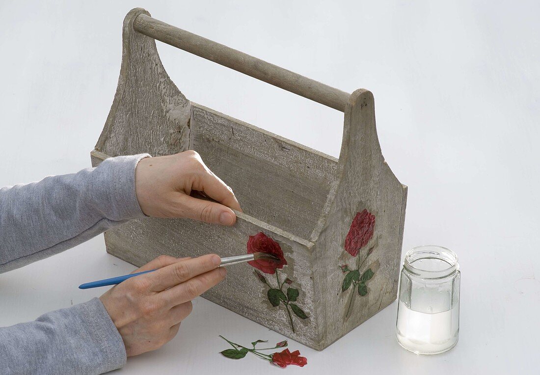 Roses in wooden carrier with napkin technique