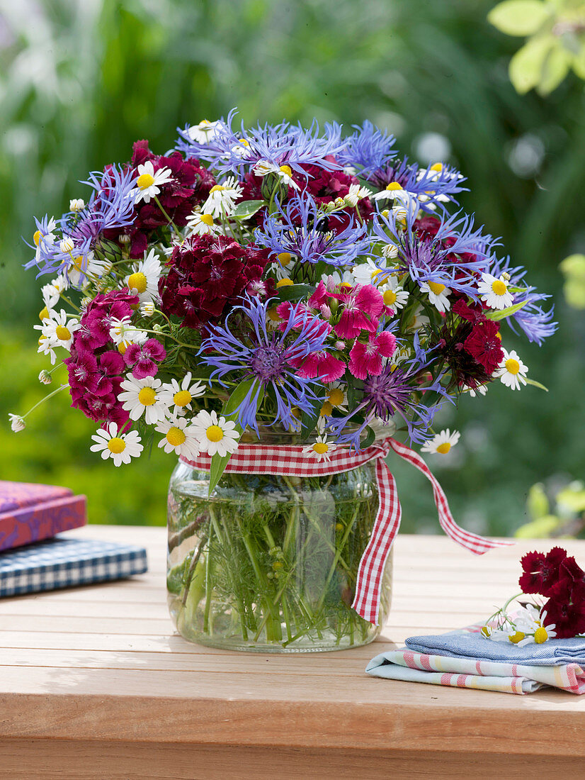 Small bouquet of Dianthus barbatus, Centaurea montana