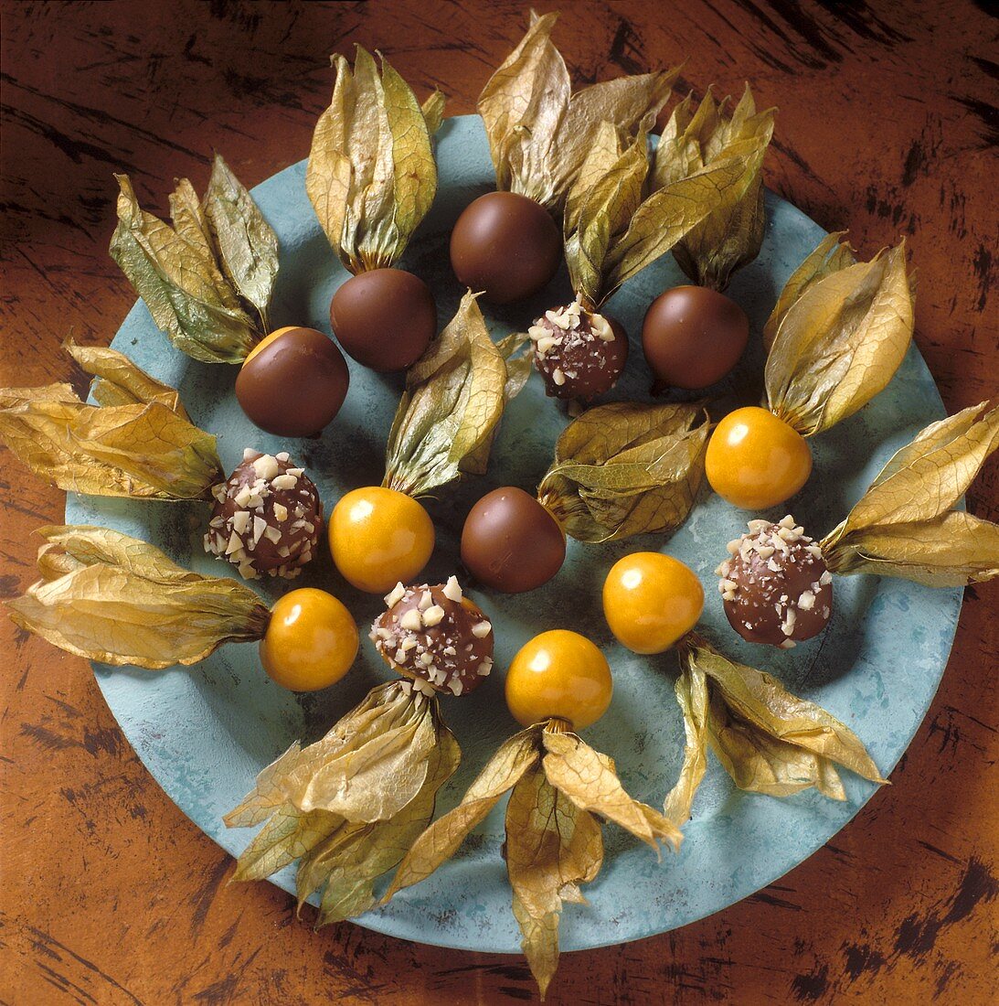Physalis dessert (chocolate-coated Cape gooseberries)
