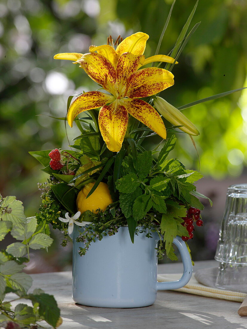 Lilium 'Tiny Sensation' (lily), Melissa (lemon balm), Citrus limon