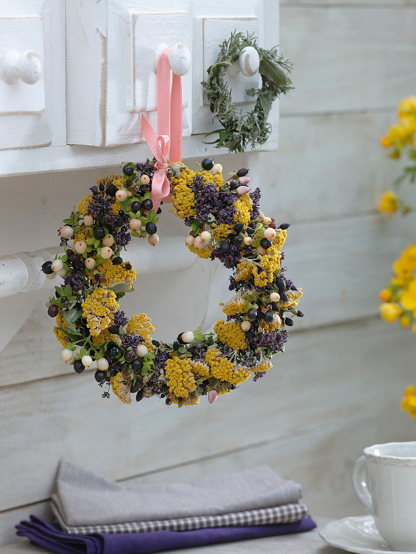 Garland of Achillea, Heliotropium