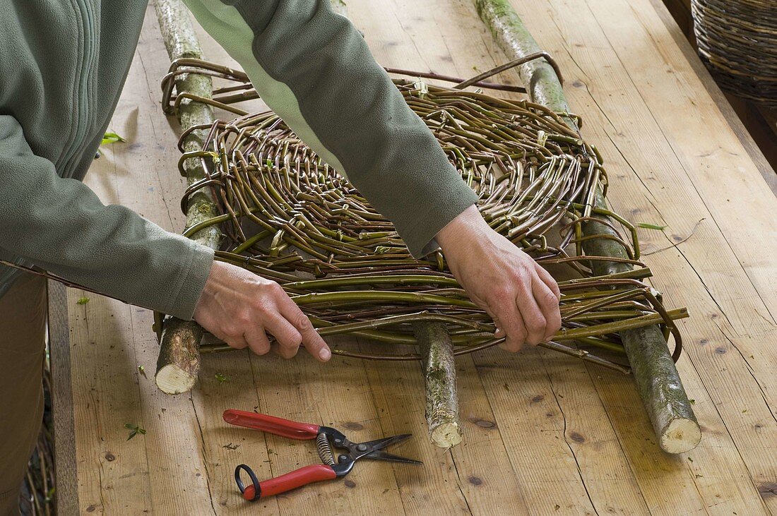 Homemade decorative object made of willow (5/6)