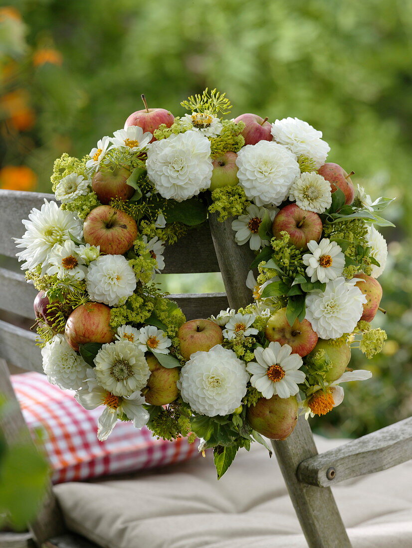 Late summer wreath with white dahlias and apples