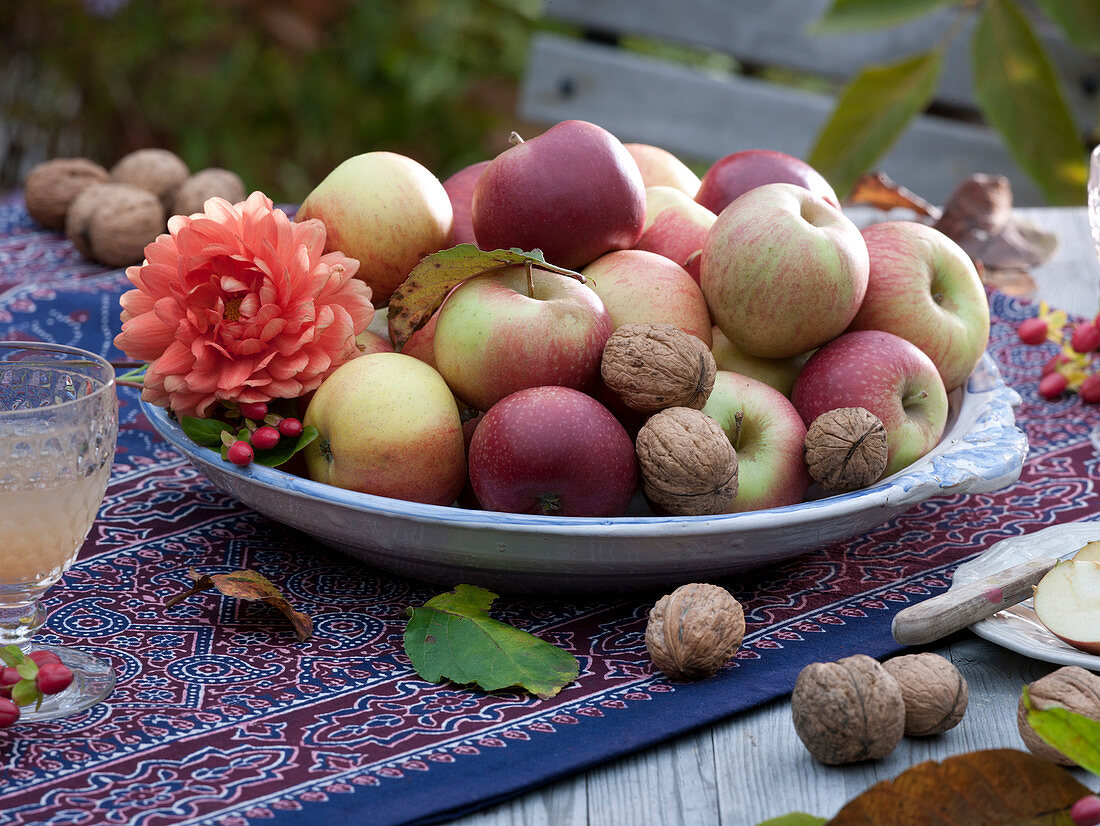 Plate with apples 'Pinova' and walnuts