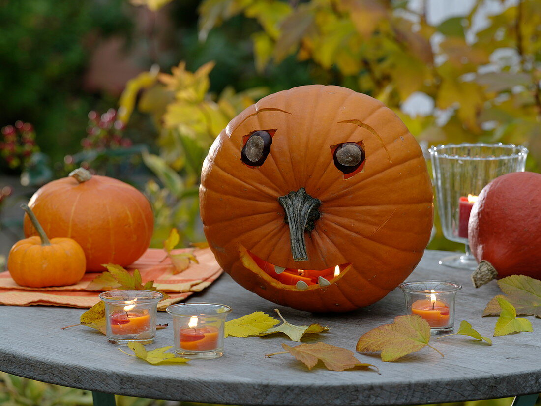 Making Halloween pumpkins with children