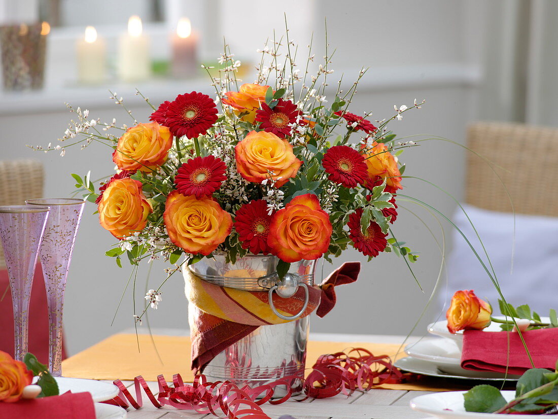 New Year's Eve table decoration with roses and gerbera