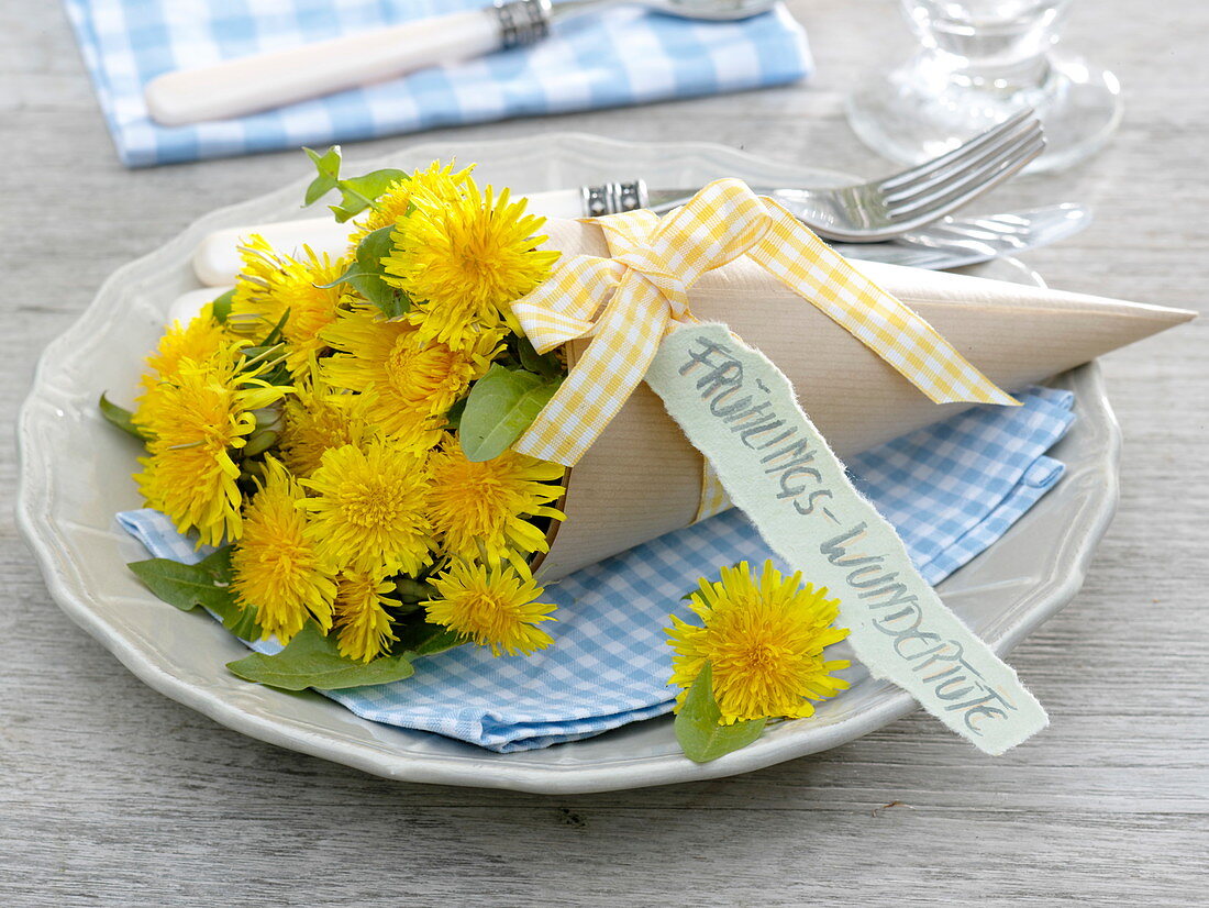 Dandelion plate decoration