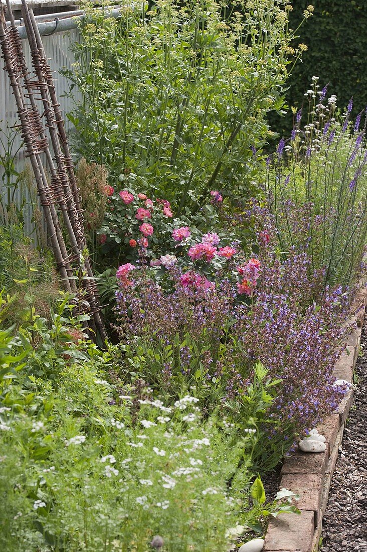 Herb bed with clinker as edging