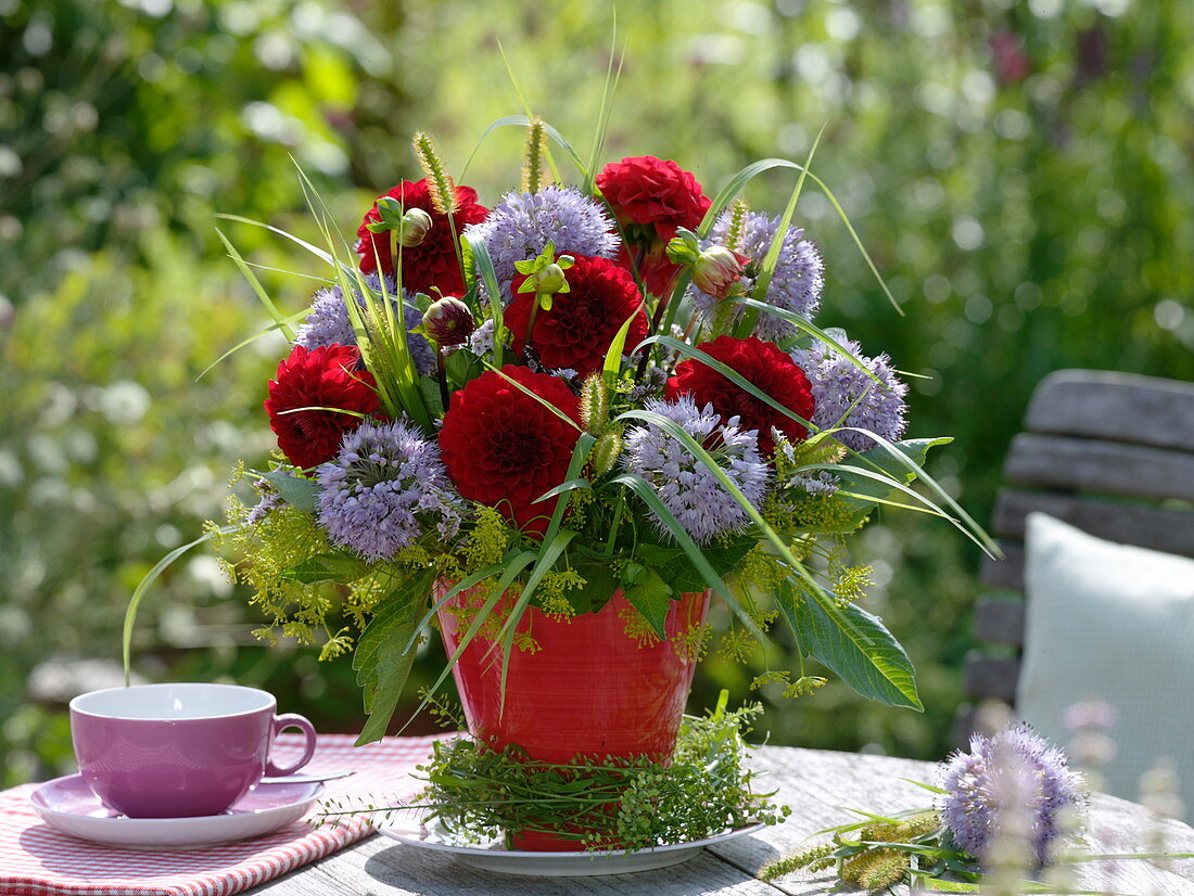 Bouquet with Dahlia (Dahlia), Allium (Allium), Fennel (Foeniculum)