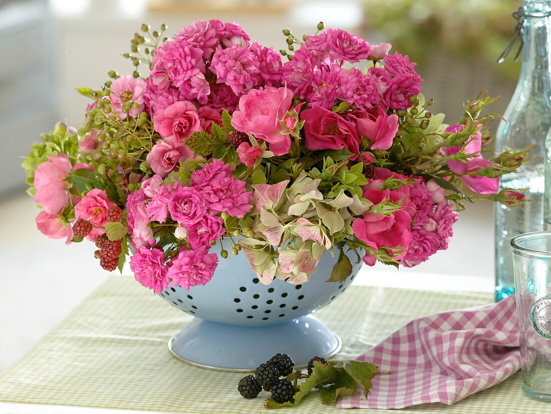 Arrangement of Rose, hydrangea