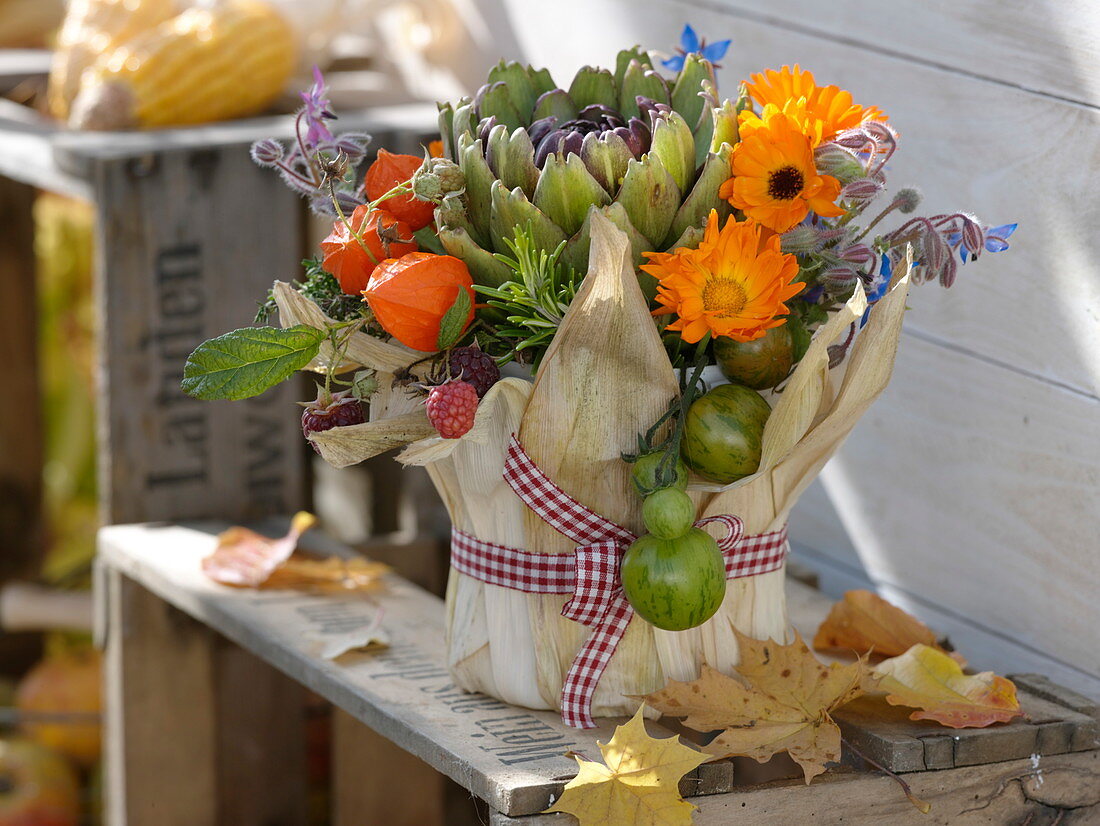 Thanksgiving arrangement in yoghurt bucket with corn leaves 3/3