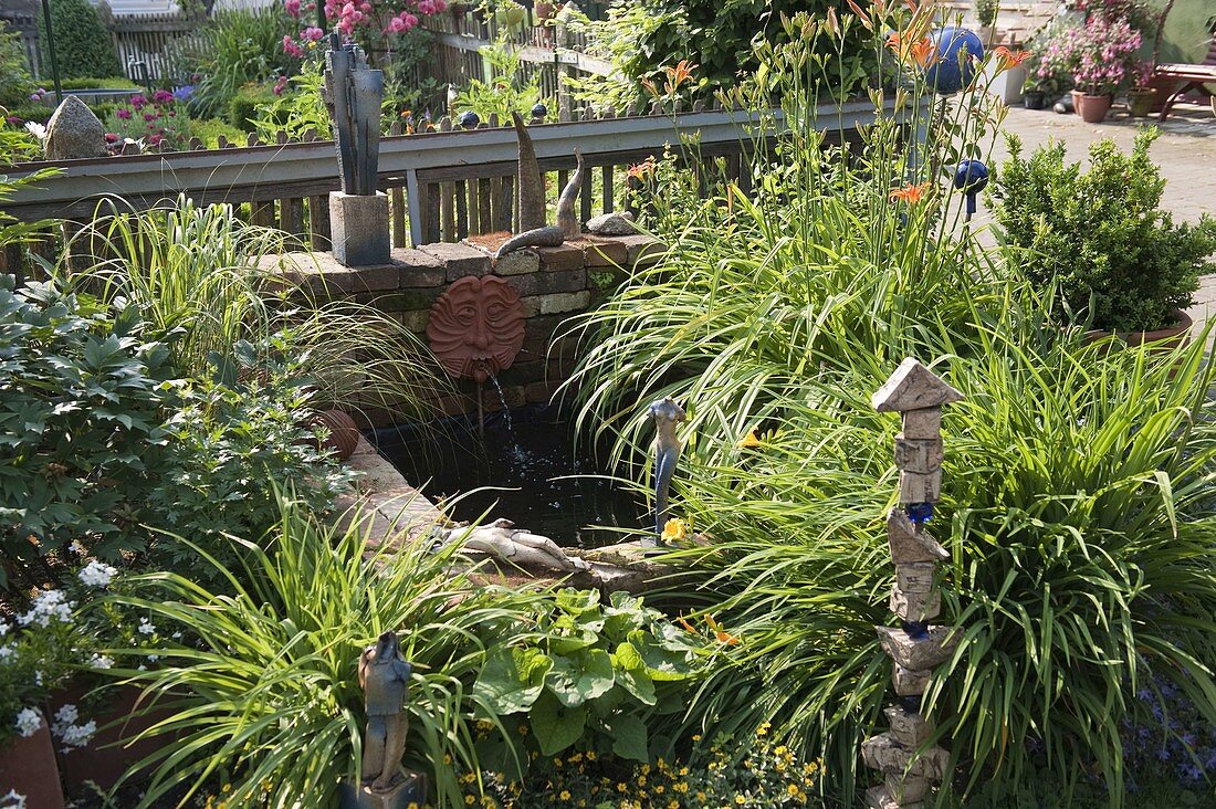 Artist's garden: Water basin with water spout