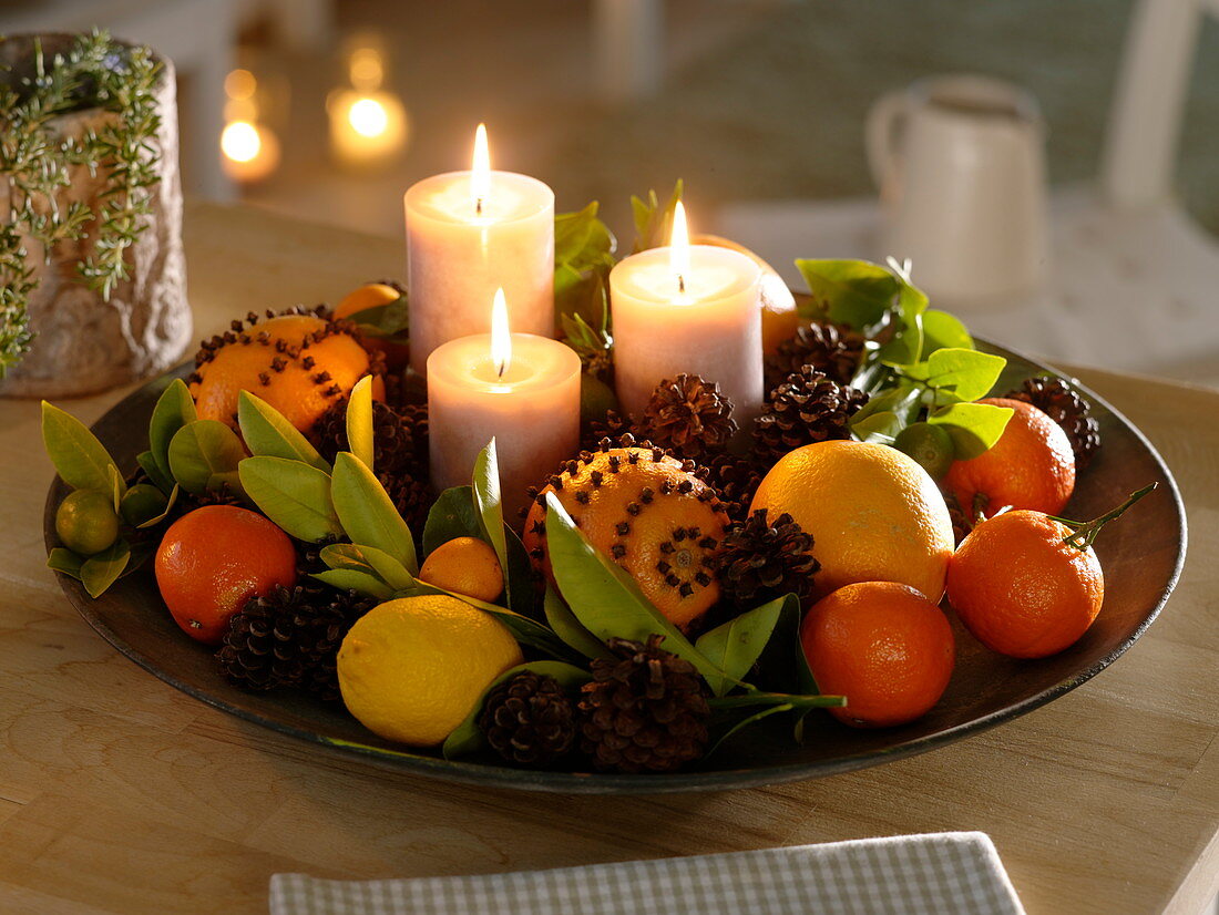 Bowl with oranges, pomander, mandarins, lemons and kumquat