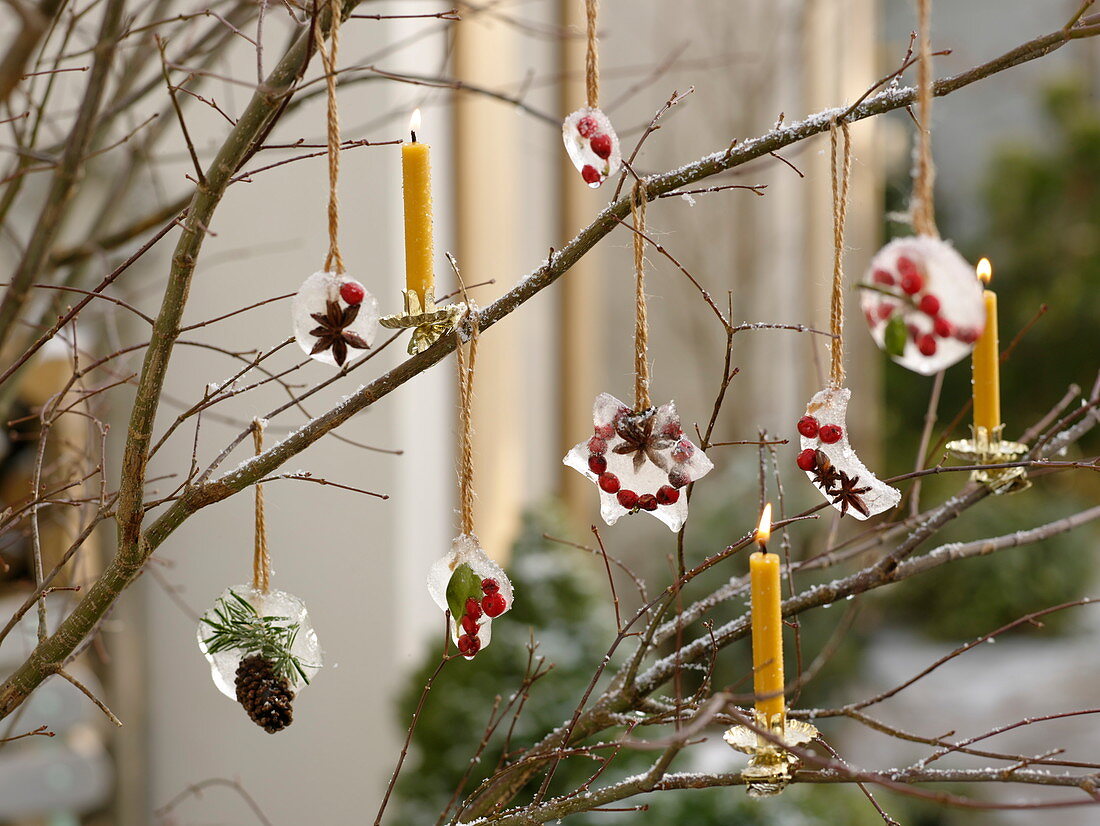 Selbstgemachter Baumschmuck für draußen